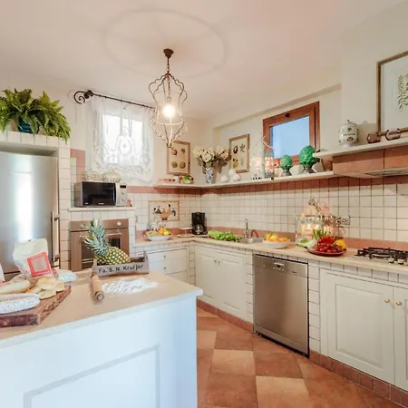 Villa Lajatico With Private Pool Peccioli